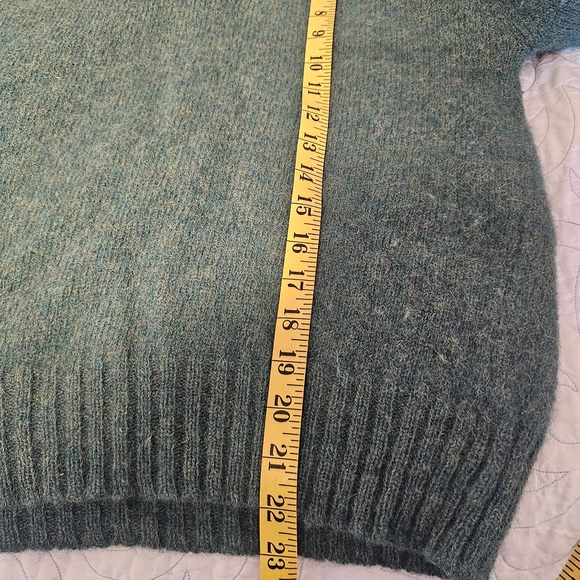 Woolrich Vintage Green Pure Wool Men's Crewneck Sweater Size Medium/Large *Hole - Picture 7 of 9